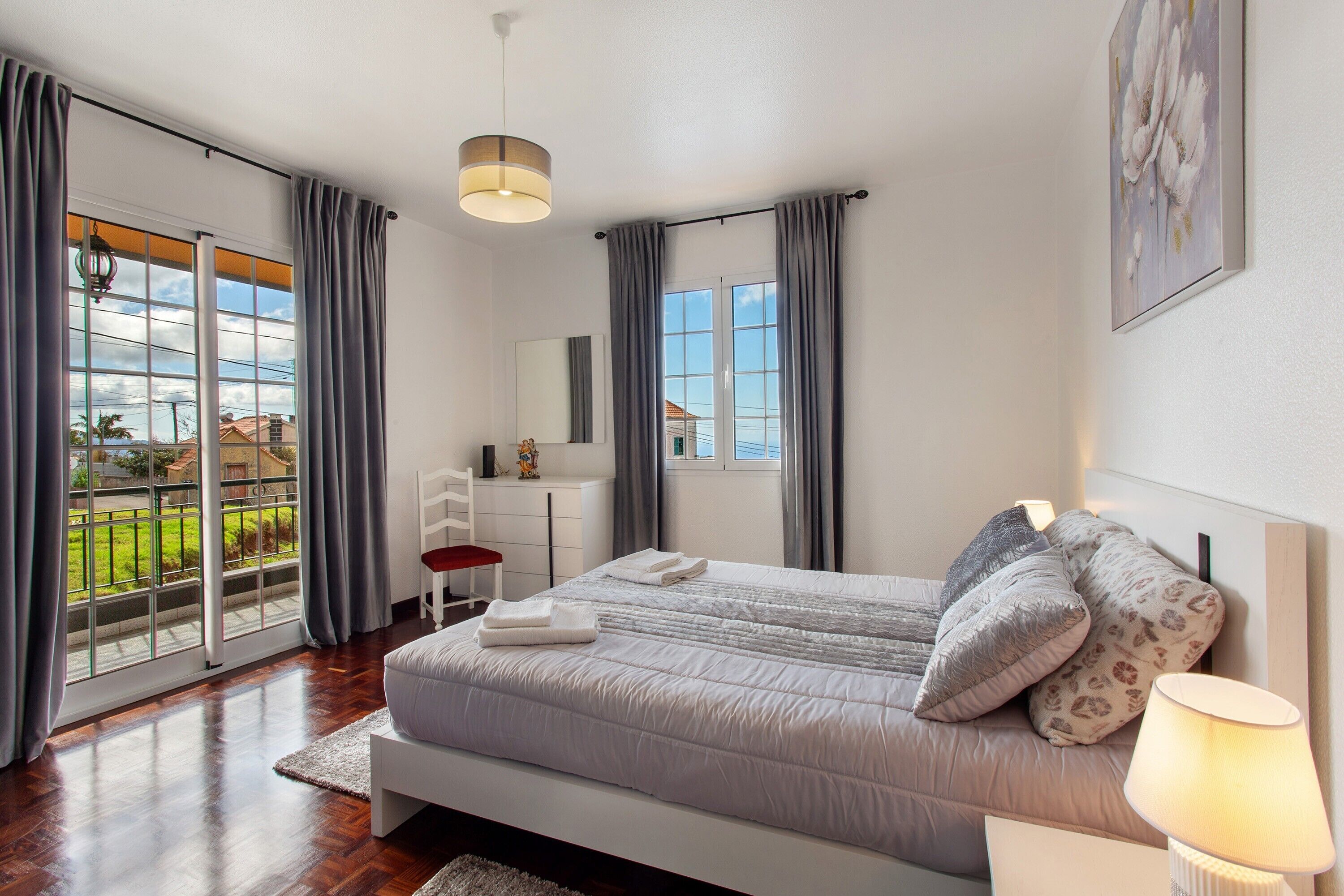 2 habitaciones, tabla de planchar con plancha y wifi gratis 