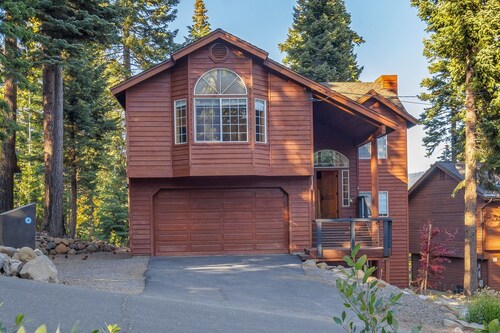 Lakeview Grandeur | Luxury With Lake Views