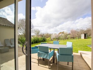 Outdoor dining - Air-conditioned house with private garden and parking (Saint-Martial-de-Valette)