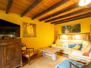 TV, fireplace - Charming stone house with private heated pool (Mareuil en Périgord)