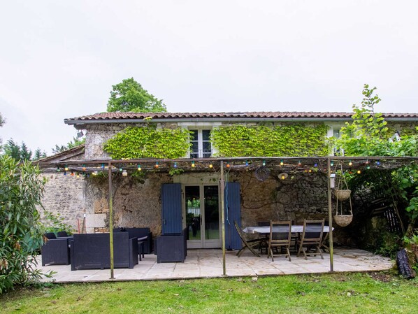 Outdoor dining - Charming stone house with private heated pool (Mareuil en Périgord)