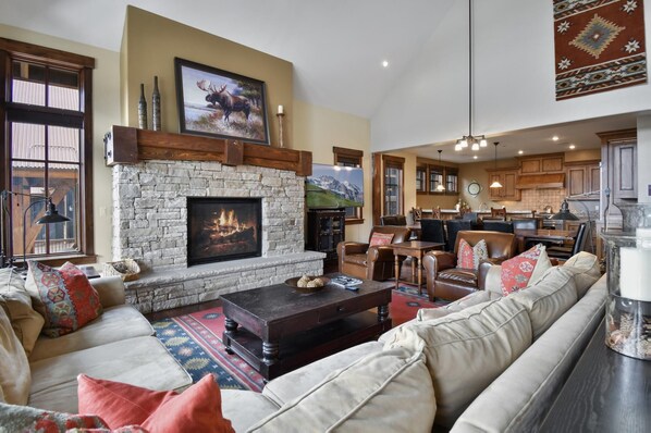 TV, fireplace, DVD player, stereo - Last-Minute Savings! Luxury Ski-in, Ski-out Cottage with private Hot Tub (Park City)