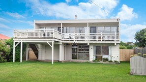Exterior - 10 Powling Street - Great Holiday house for family and friends on South Beach (Port Fairy)
