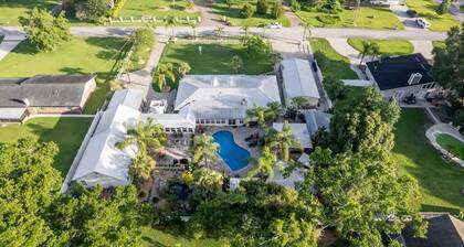 Saint Johns Oasis - Pool, Hot Tub, Grill