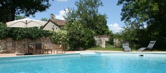 Charming Cottage with Pool in 7ha Property, Near Vineyards & Medieval Sites