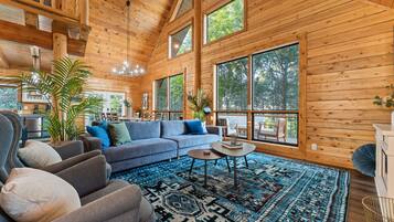 Smart TV, fireplace, Netflix, table football