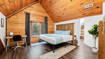 9 soverom, skrivebord, blendingsgardiner og strykejern/-brett