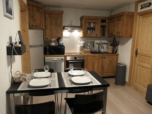 Kühlschrank, Mikrowelle, Ofen, Geschirrspüler