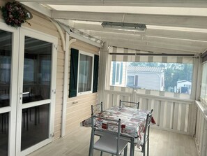 Outdoor dining - Family mobile home in holiday village (Blonville-sur-Mer)