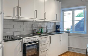 Kjøleskap og kokeplater