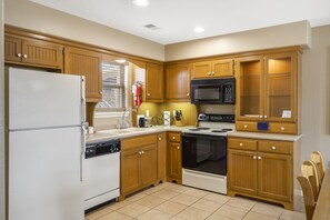 冰箱、微波炉、烤箱、炉灶