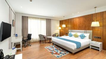Club Room | 1 bedroom, in-room safe, iron/ironing board, free WiFi