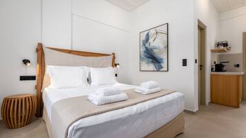 Deluxe Double Room, 1 Queen Bed | Desk, soundproofing, free WiFi, bed sheets