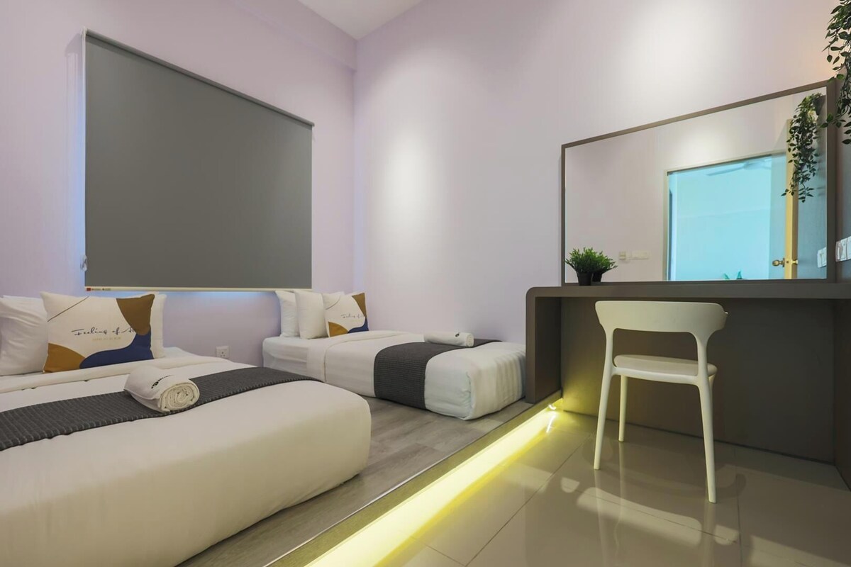 Exclusive Apartment | Egyptian cotton sheets, premium bedding, desk, laptop workspace