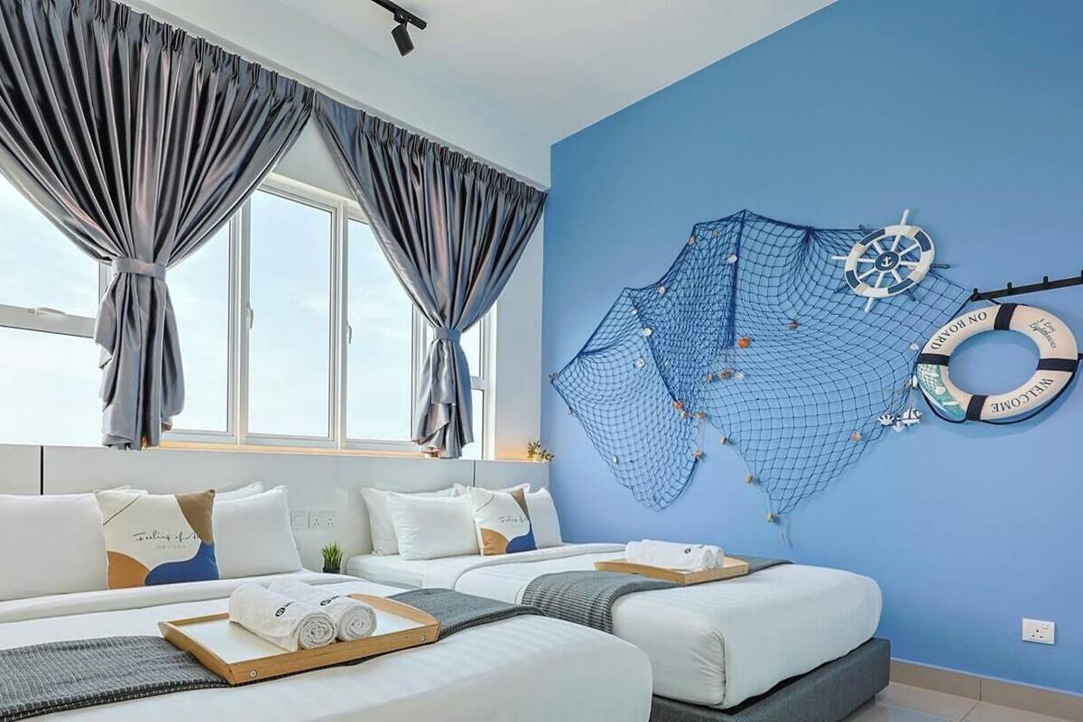 Elite Apartment | Egyptian cotton sheets, premium bedding, desk, laptop workspace