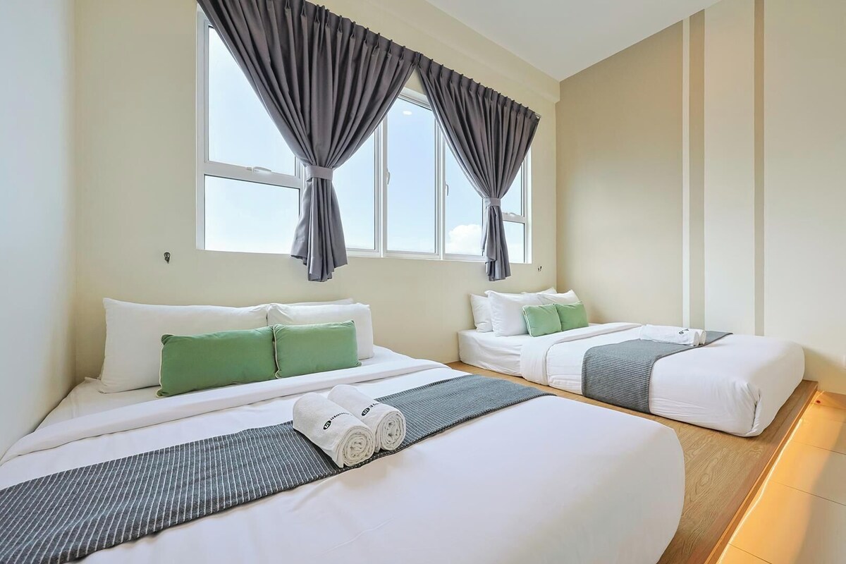 Standard Apartment, 2 Bedrooms, Pool Access, City View | Egyptian cotton sheets, premium bedding, desk, laptop workspace