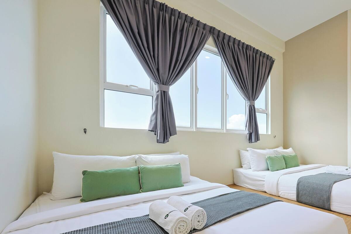 Standard Apartment, 2 Bedrooms, Pool Access, City View | Egyptian cotton sheets, premium bedding, desk, laptop workspace