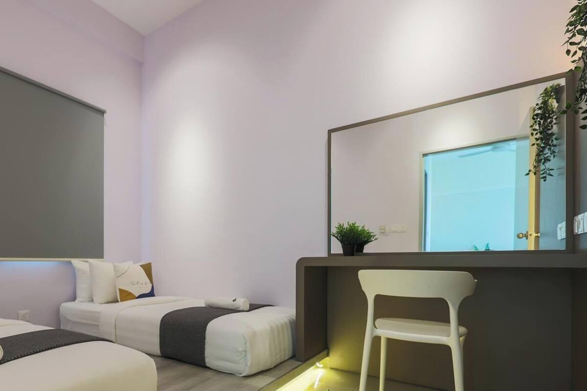 Exclusive Apartment | Egyptian cotton sheets, premium bedding, desk, laptop workspace