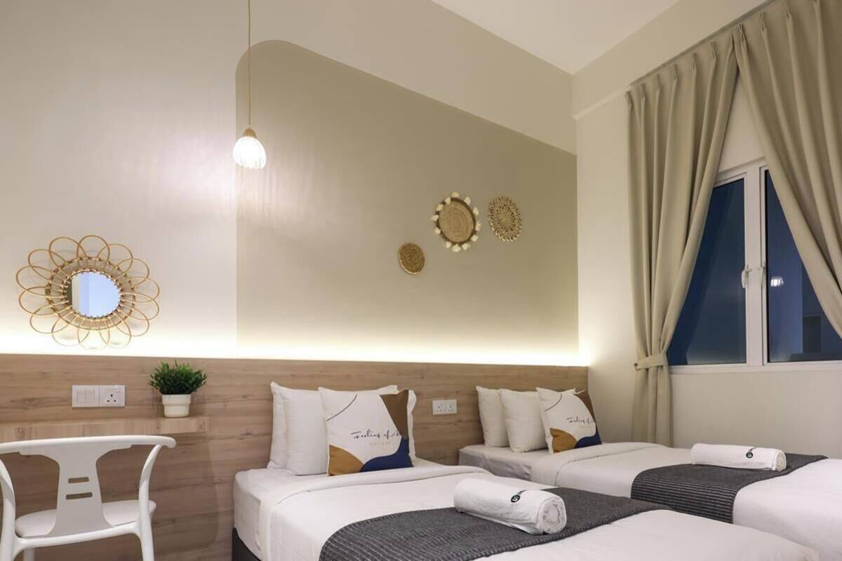 Deluxe Apartment | Egyptian cotton sheets, premium bedding, desk, laptop workspace