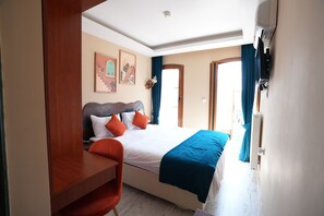 Basic Room | Desk, laptop workspace, free WiFi, bed sheets - Casta Diva Urla (Urla)