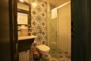 Basic Room | Bathroom