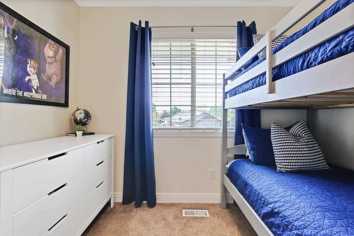 4 chambres, fer et planche à repasser, lit de bébé portatif, Wi-Fi