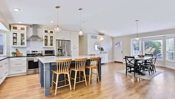 冰箱、微波炉、烤箱、炉灶