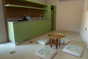 Two Bedroom House | Cocina privada | Refrigerador, microondas y congelador