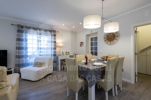 Dining - Ribas Apartment by ACasaDasCasas (Ericeira)