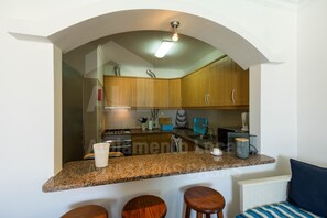 Refrigerador, microondas, horno y lavavajillas 