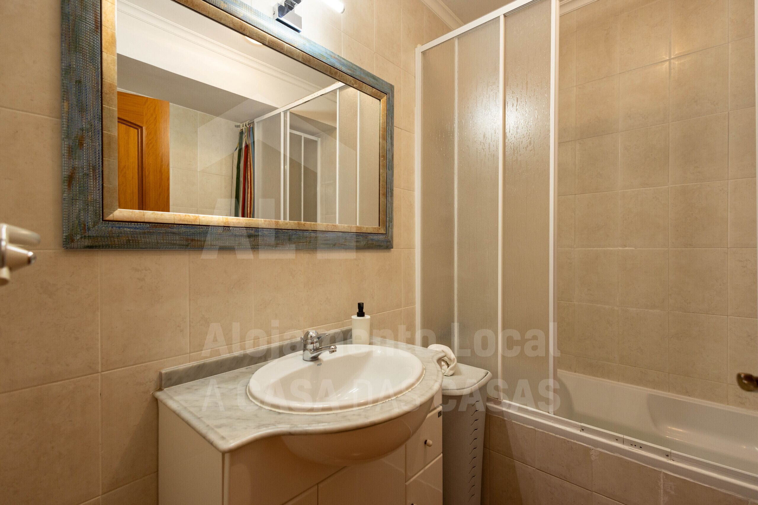 Bathtub, hair dryer, towels