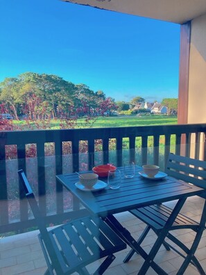 تناول الطعام بالخارج