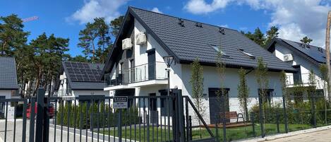 المنشأة من الخارج