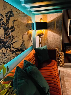 Living area - 2 Bed Cosy Cottage, Bawtry - High End Accommodation (Bawtry)