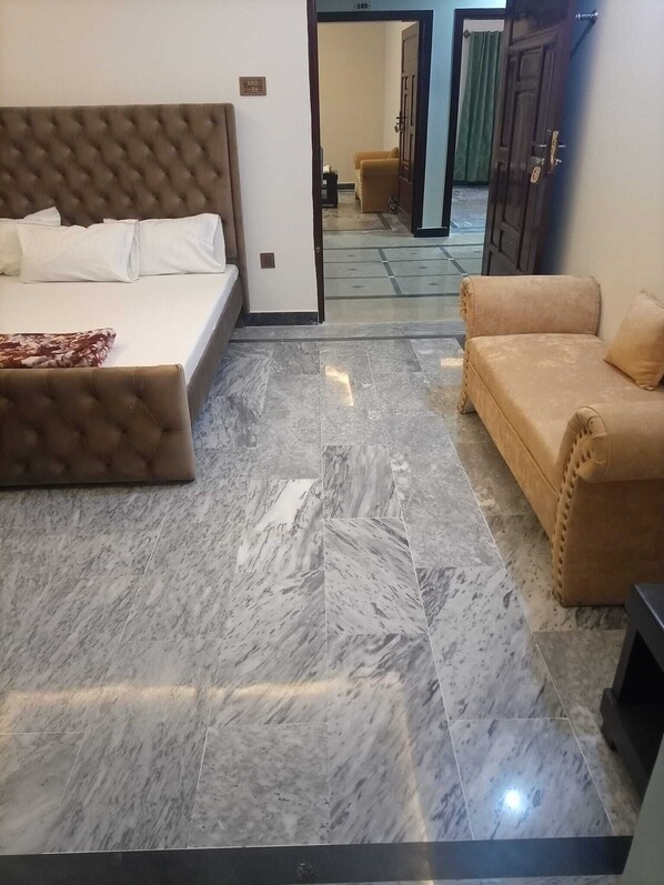 Standard Double Room | Iron/ironing board, free WiFi - Hotel Red Roof (Abbottabad)