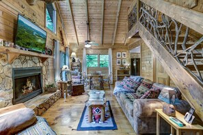 Smart TV, fireplace, stereo