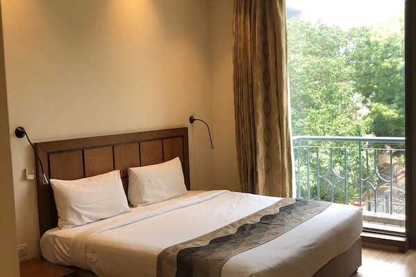 Deluxe Double Room with Balcony | Premium bedding, minibar, in-room safe, desk