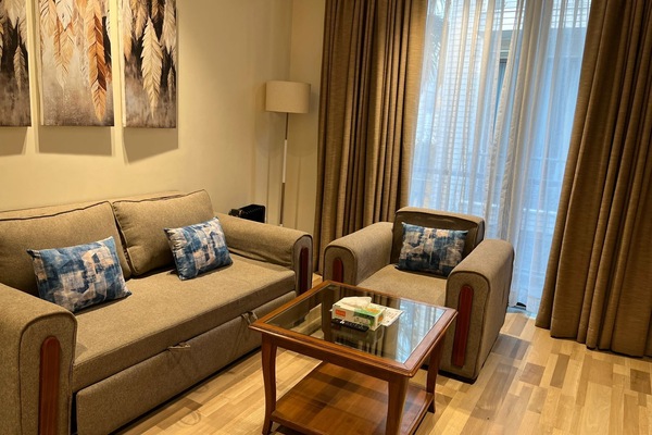 Superior Deluxe King Suite | Living area | 32-inch LED TV with satellite channels, TV