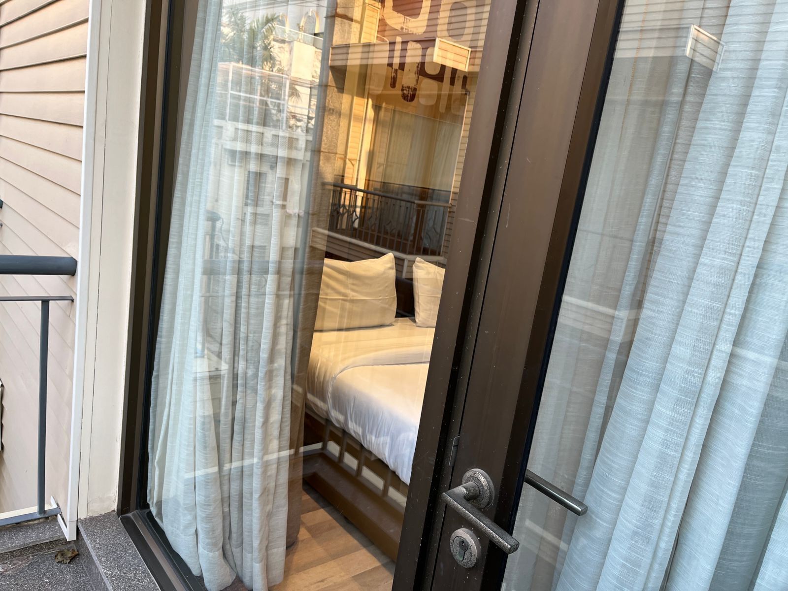 Superior Deluxe King Suite | Premium bedding, minibar, in-room safe, desk