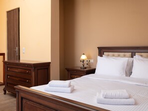Dr.Villa1 | Egyptian cotton sheets, premium bedding, in-room safe - Draganigo Luxury Stone Houses (Gortyna)