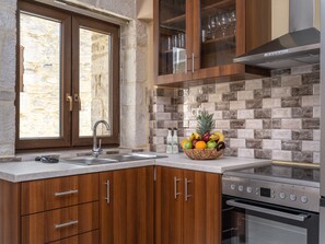 Dr.Villa1 | Private kitchen | Fridge, microwave, oven, stovetop - Draganigo Luxury Stone Houses (Gortyna)