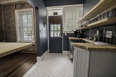 172 Cordova Street Unit 11 - exposed brick, trendy and walkable flat downtown