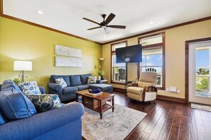 Smart TV, fireplace - Welcome to ISLAND TIME! (St. George Island)