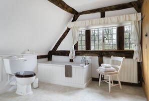 Ensemble baignoire-douche, serviettes fournies