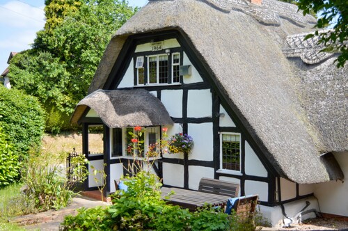 Corner Thatch -  a charming cottage that sleeps 4 guests in 2 bedrooms