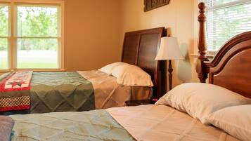 3 habitaciones, tabla de planchar con plancha, internet y ropa de cama