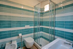 Regadera, secadora de cabello, bidet 