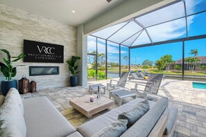 Smart TV, fireplace, stereo