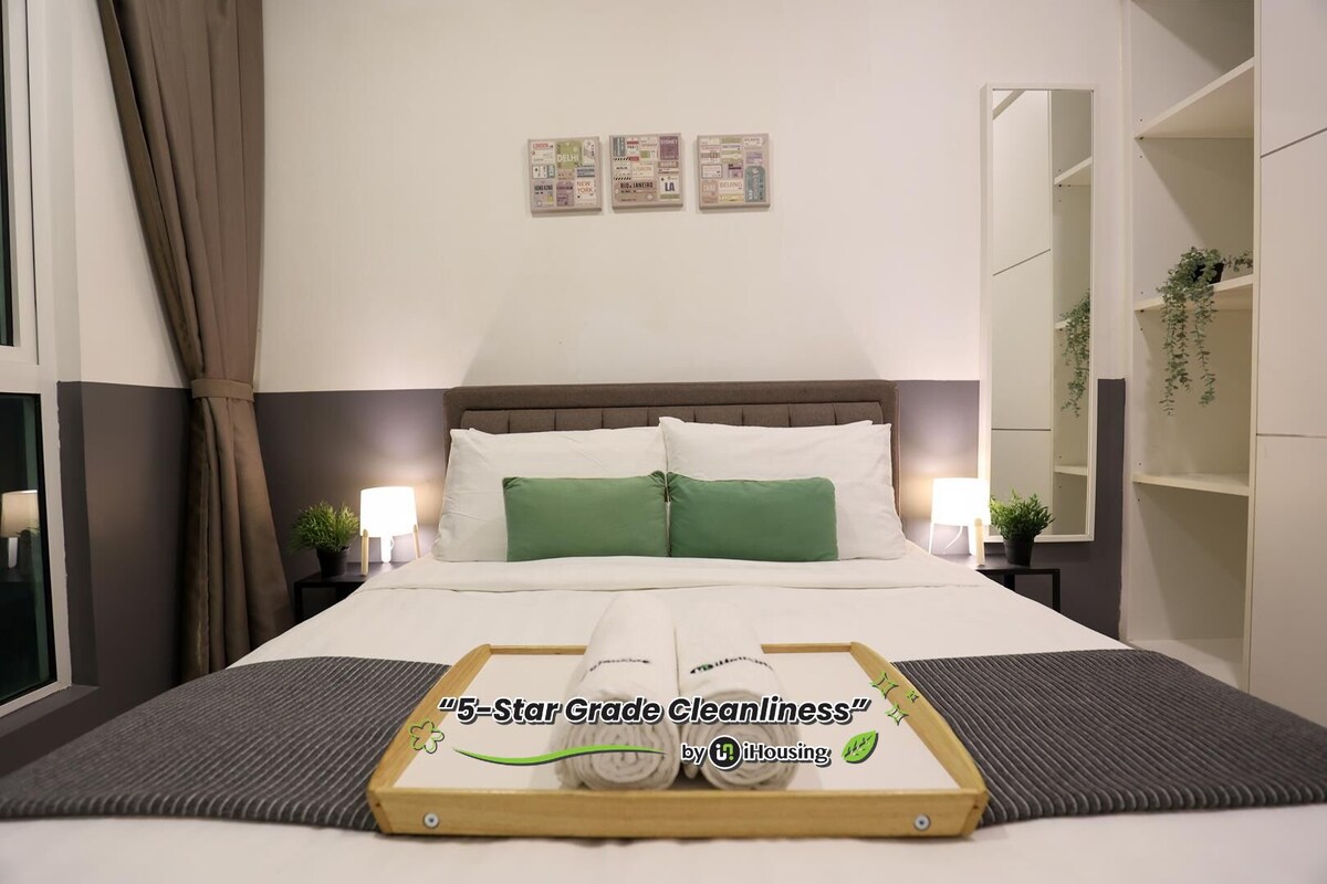 Premium Suite, 3 Bedrooms, City View | Egyptian cotton sheets, premium bedding, desk, iron/ironing board