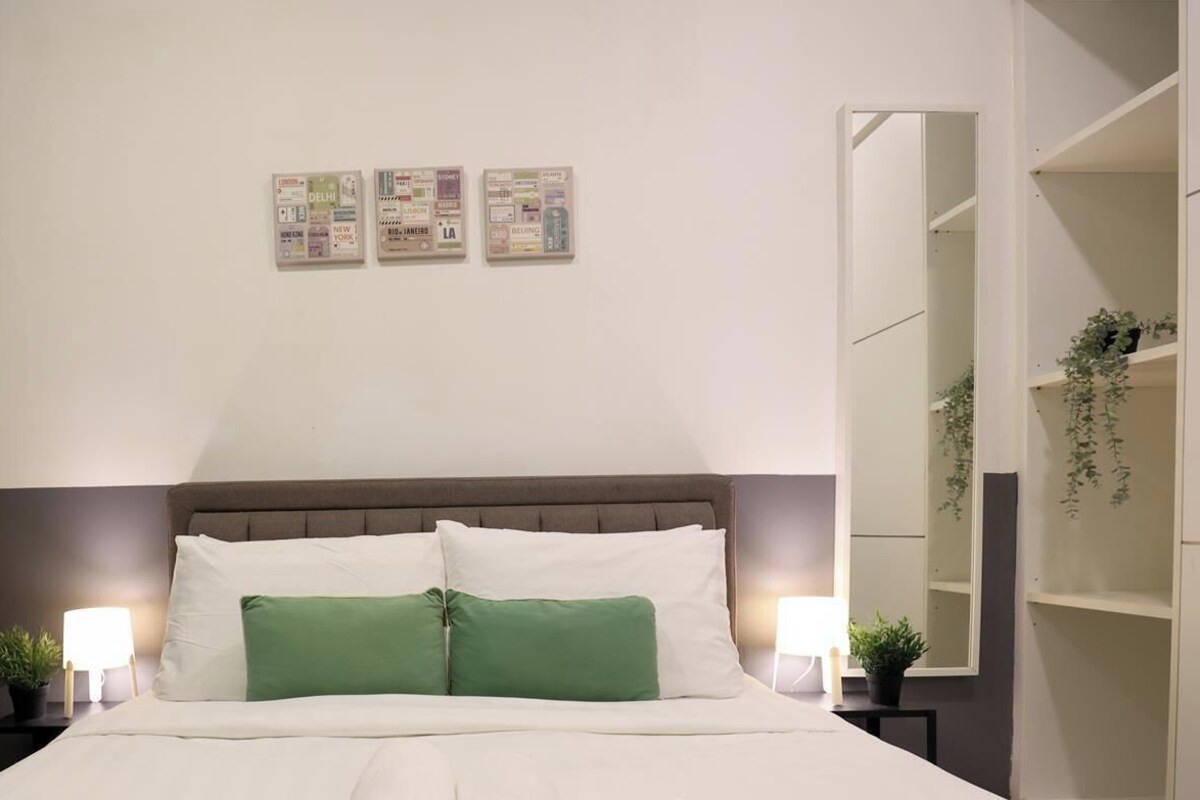 Premium Suite, 3 Bedrooms, City View | Egyptian cotton sheets, premium bedding, desk, iron/ironing board